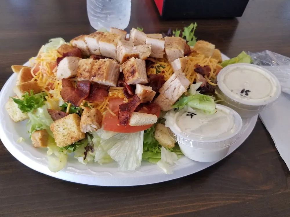 Deluxe Salad with Grilled Chicken